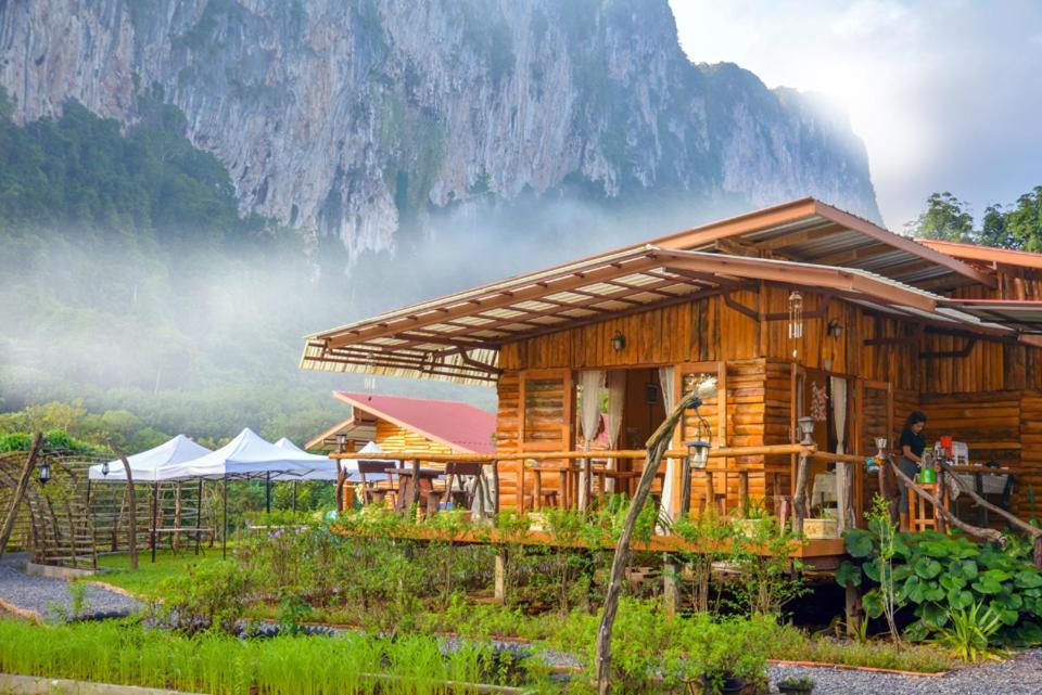 Bansuanphutarn Hotel Ban Pha Saeng Lang Exterior photo