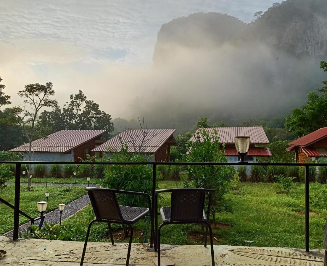 Bansuanphutarn Hotel Ban Pha Saeng Lang Exterior photo