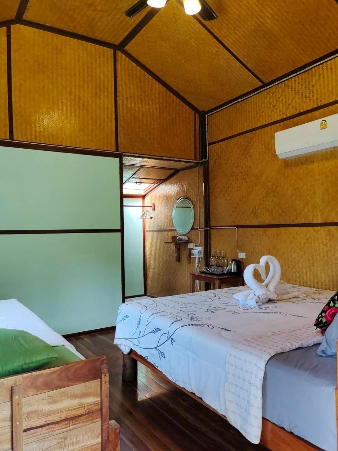 Bansuanphutarn Hotel Ban Pha Saeng Lang Exterior photo